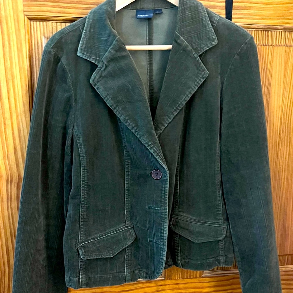 Corduroy short jacket.